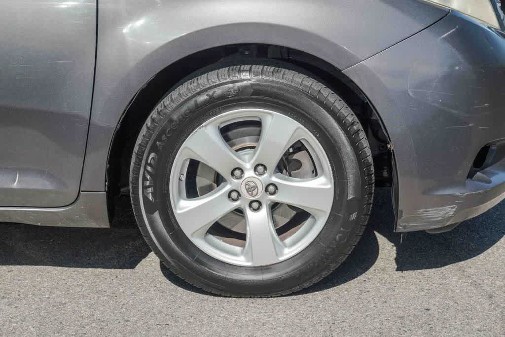 Used 2012 Toyota Sienna LE w/ Towing Pkg FWD image 10