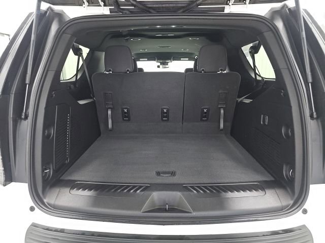 Used 2025 Chevrolet Suburban LS image 18