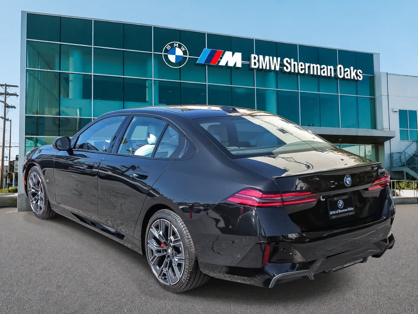 Used 2026 BMW 530i w/ M Sport Package RWD image 6