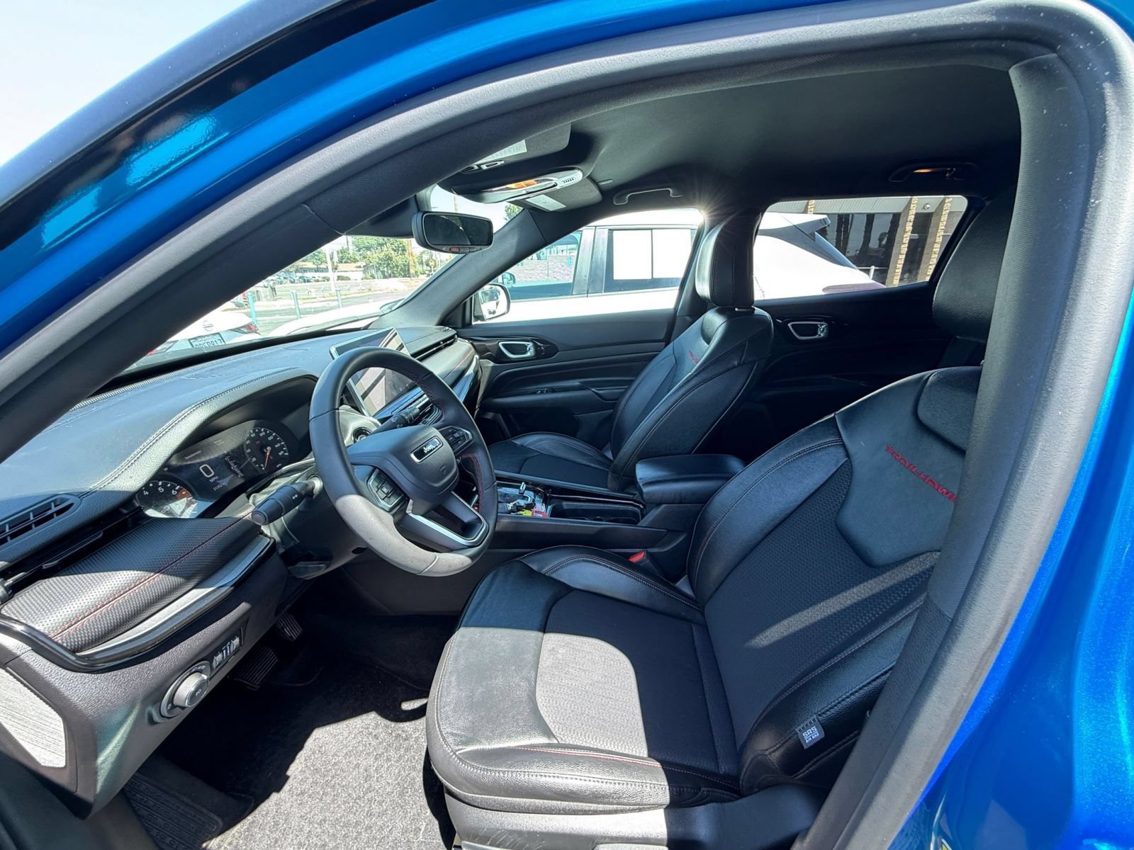 Used 2025 Jeep Compass Trailhawk AWD/4WD image 25