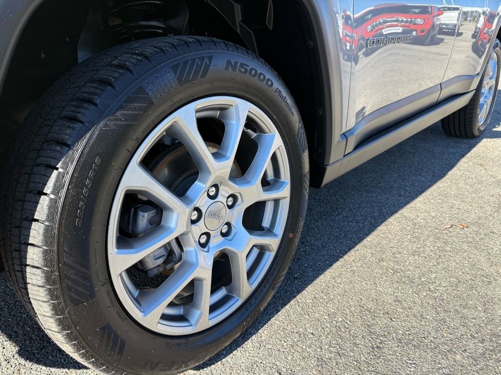 Used 2022 Jeep Compass Latitude image 10