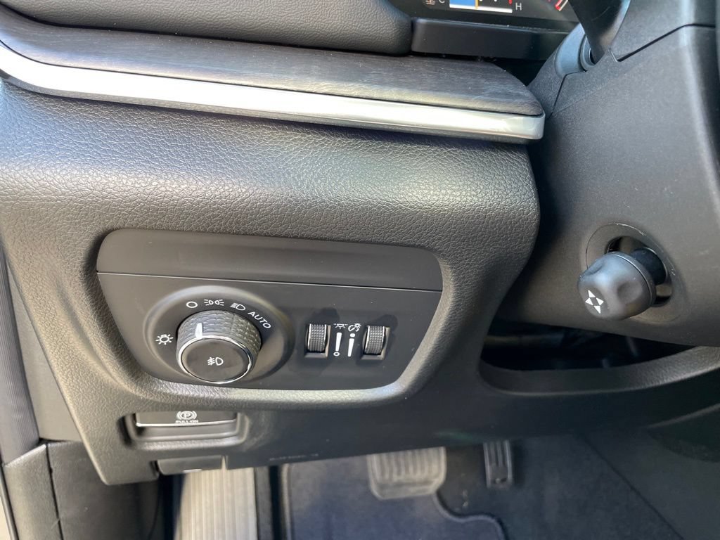 New 2025 Jeep Grand Cherokee L Overland w/ Advanced Protech Group III AWD/4WD image 22