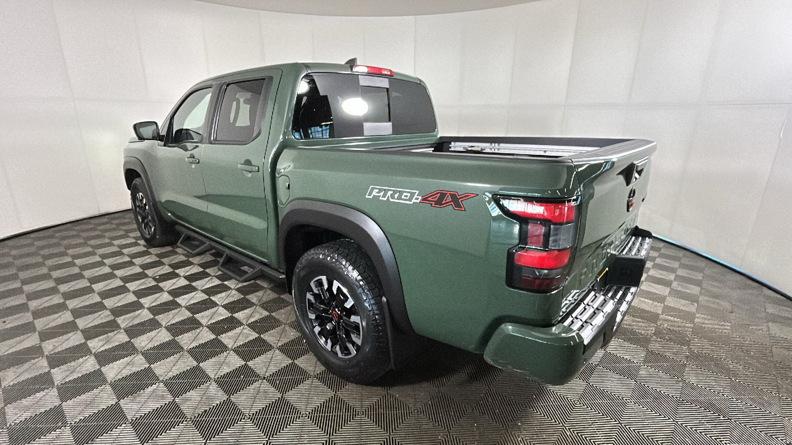 Used 2023 Nissan Frontier PRO-4X w/ Pro Convenience Package AWD/4WD image 5