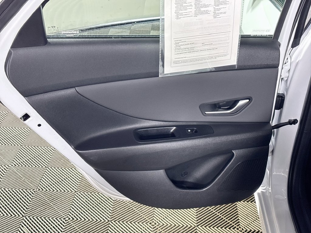 Used 2025 Hyundai Elantra SEL FWD image 20