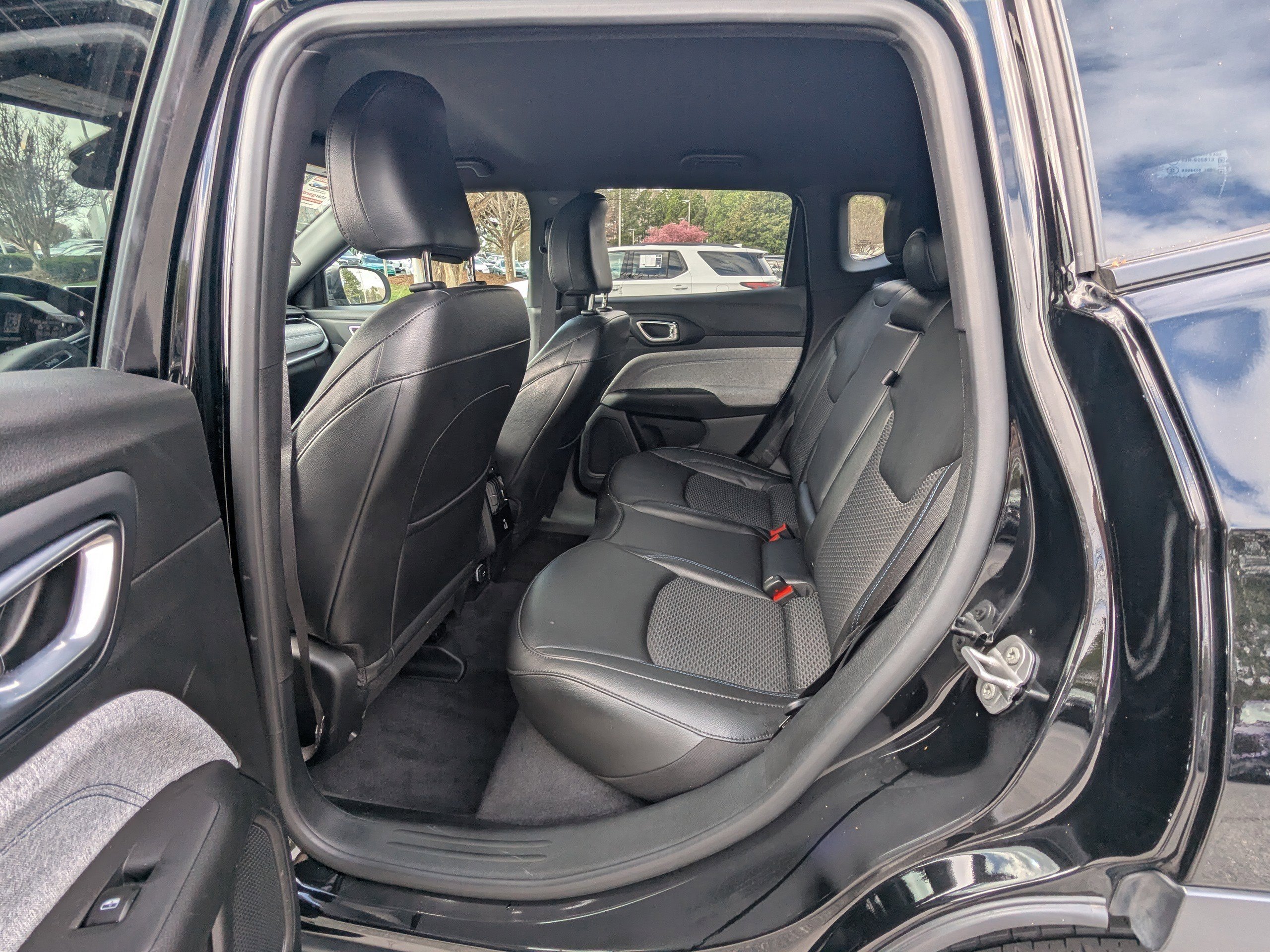 Used 2023 Jeep Compass Latitude w/ Convenience Group image 11