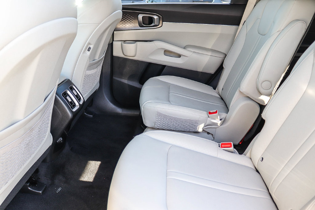 Used 2025 Kia Sorento EX AWD/4WD image 18