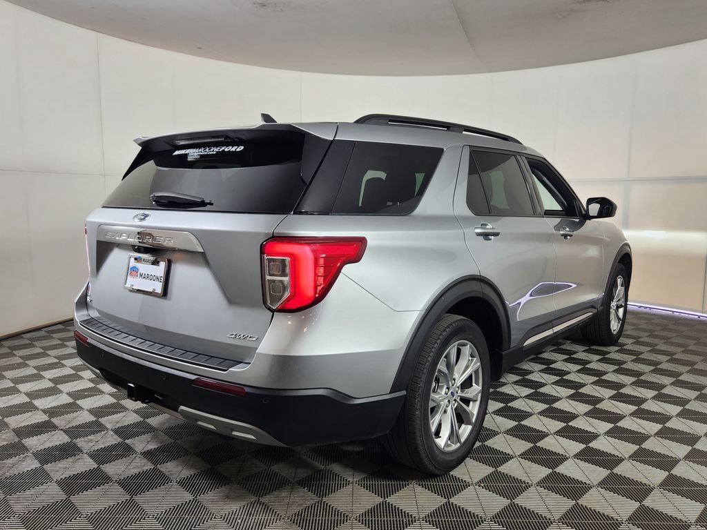 Used 2024 Ford Explorer XLT w/ Equipment Group 202A AWD/4WD image 7