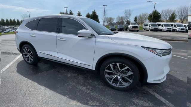 Used 2023 Acura MDX SH-AWD w/ Technology Package image 3