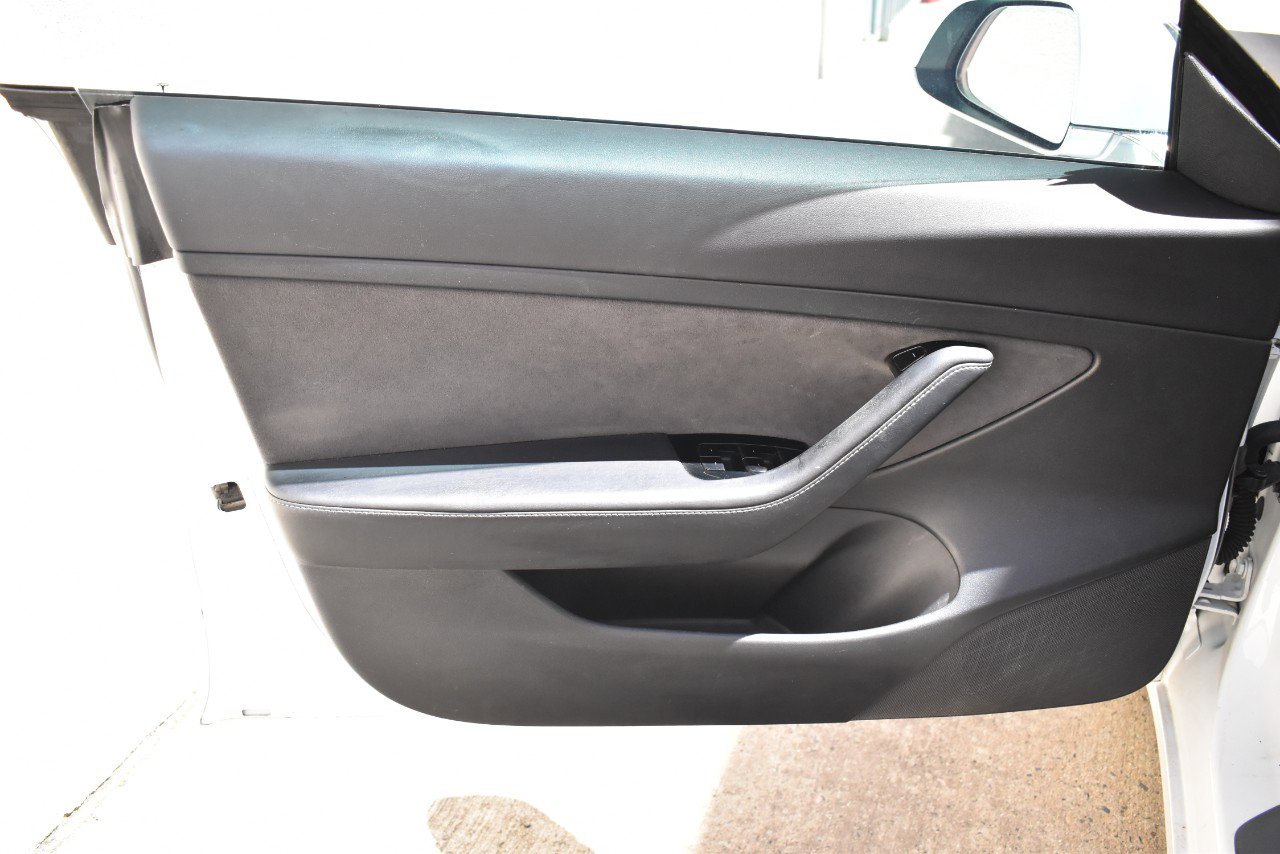Used 2023 Tesla Model 3 Standard Range image 17