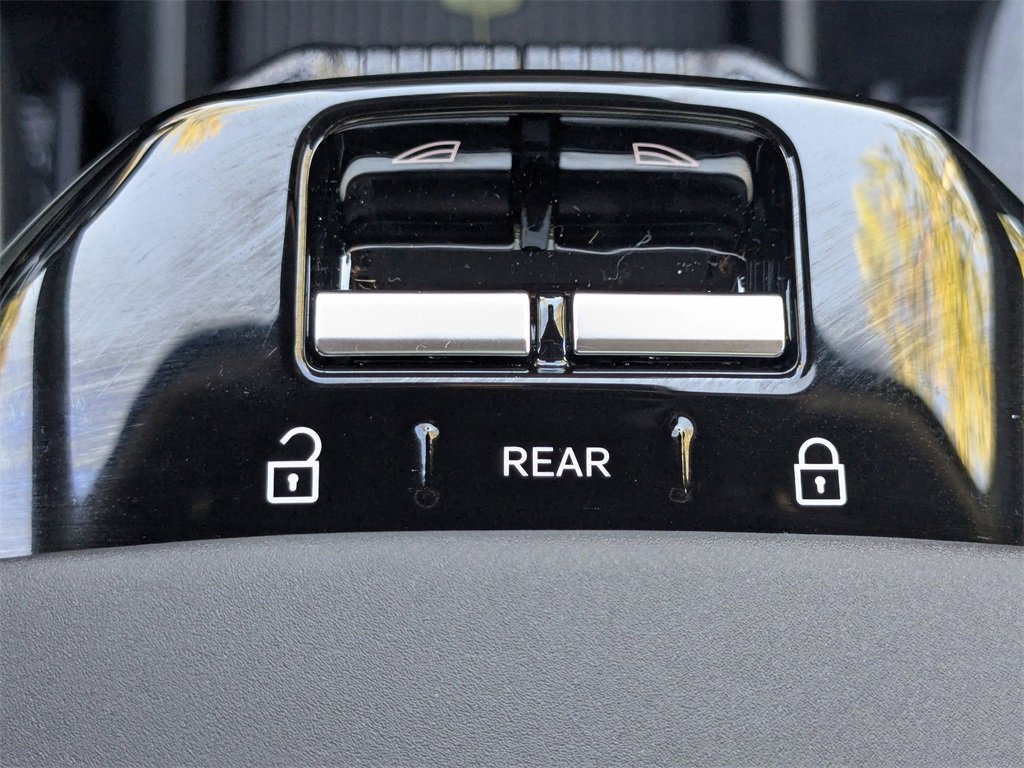 New 2025 Volvo EX30 Ultra w/ Climate Package image 27