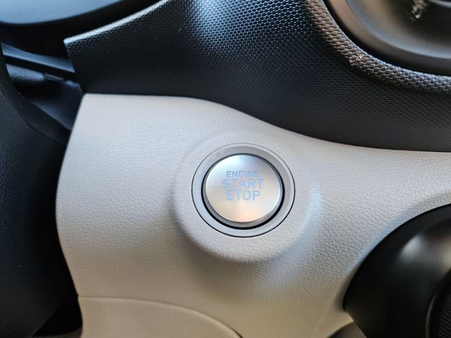 Used 2025 Hyundai Venue SEL image 30