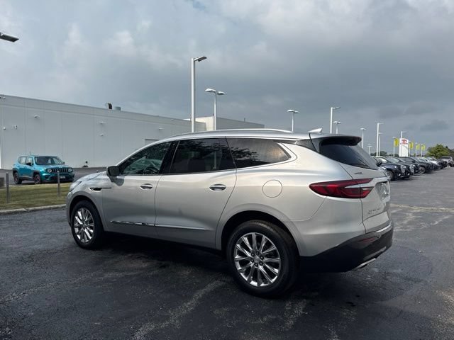 Used 2021 Buick Enclave Essence w/ Sound and Sites Package AWD/4WD image 4