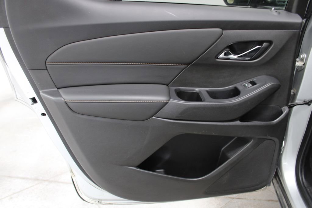 Used 2021 Chevrolet Traverse LT w/ LPO, Cargo Package image 18