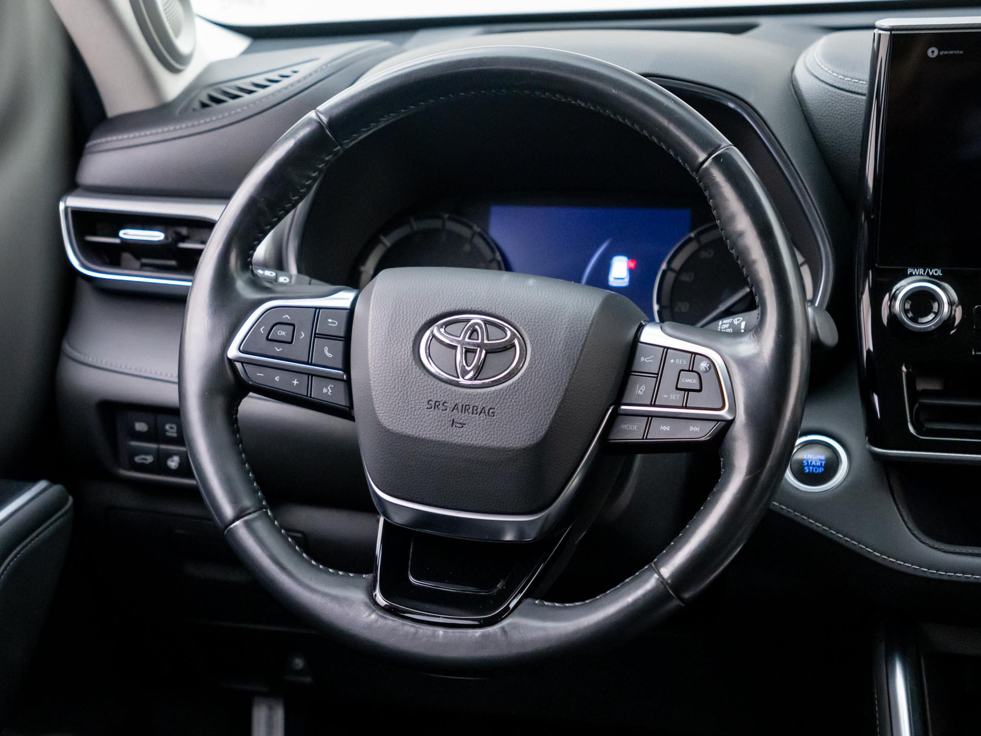 Used 2021 Toyota Highlander Platinum AWD/4WD image 11