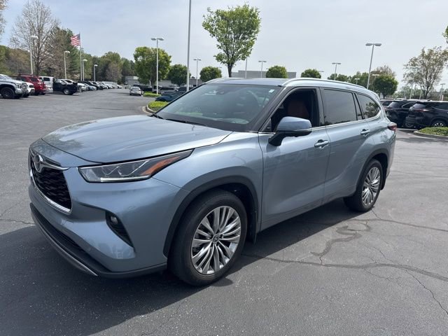 Used 2024 Toyota Highlander Platinum image 7