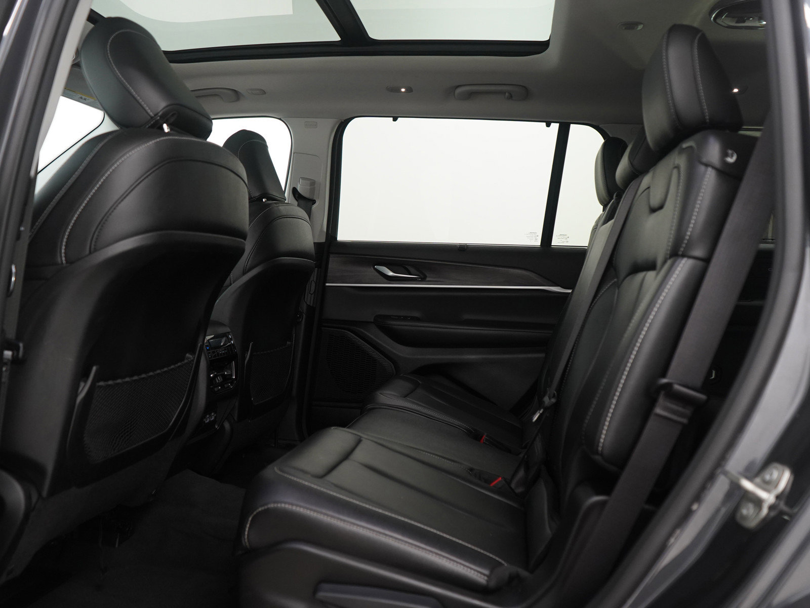 Used 2023 Jeep Grand Cherokee L Limited w/ Luxury Tech Group II image 21