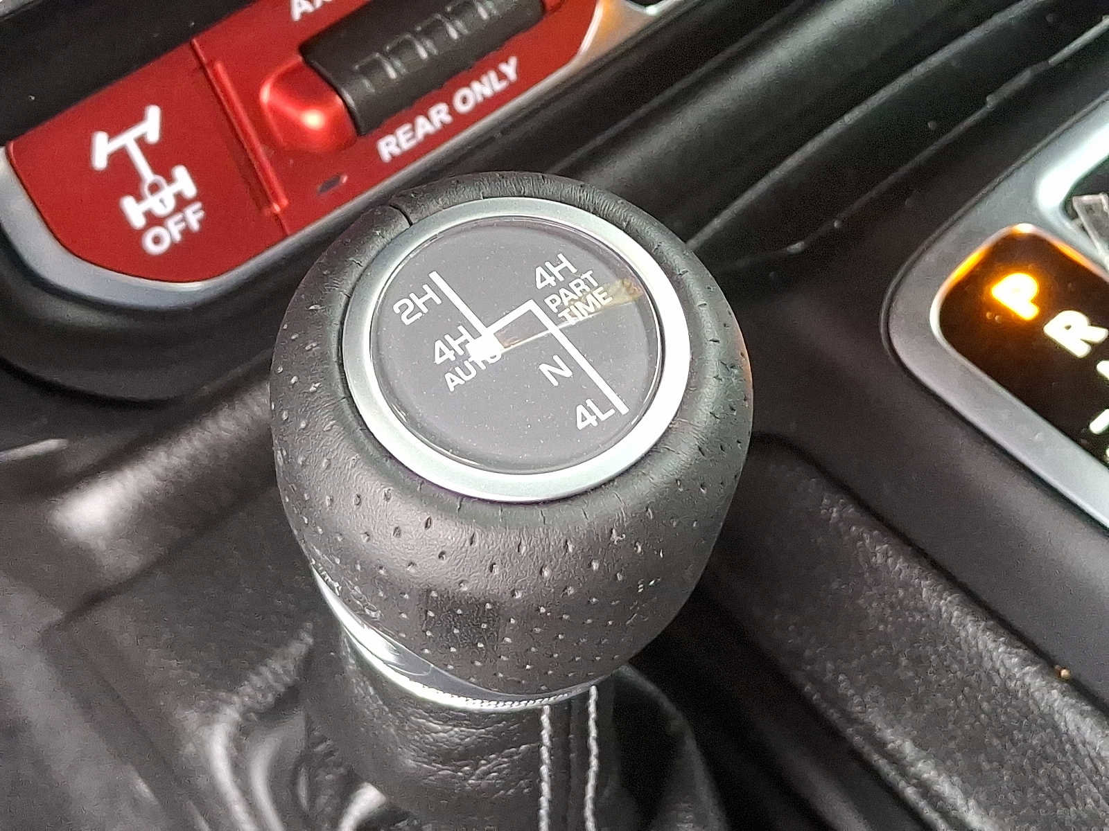 Used 2025 Jeep Gladiator Mojave AWD/4WD image 24