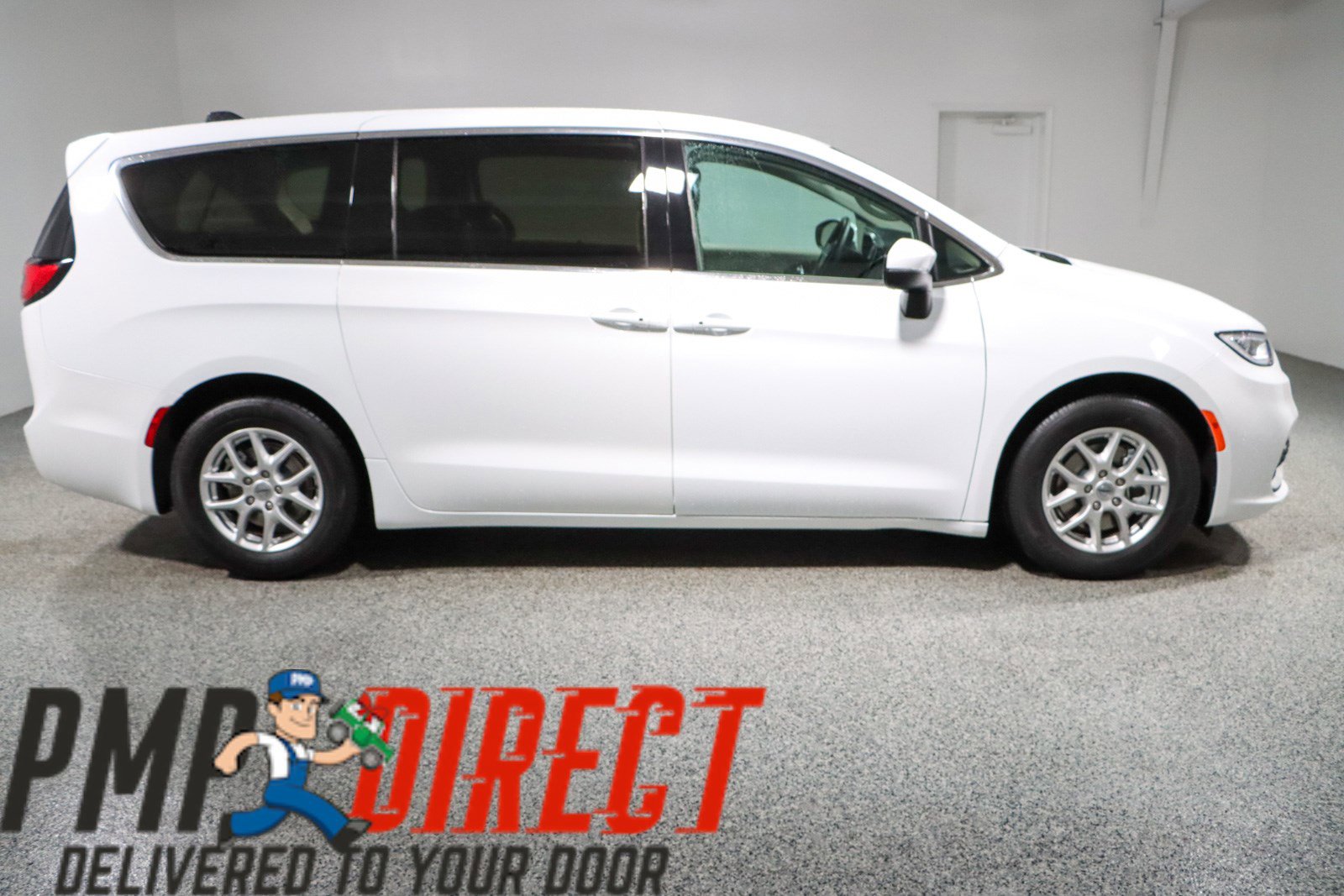 Used 2023 Chrysler Pacifica Touring-L image 6