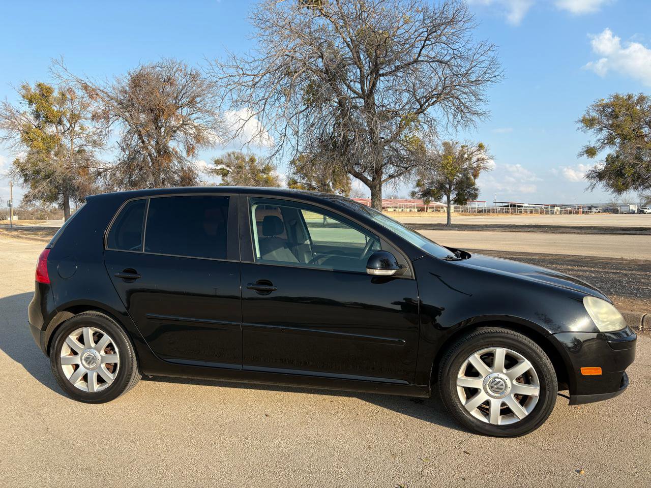Used 2006 Volkswagen Rabbit 4-Door image 2