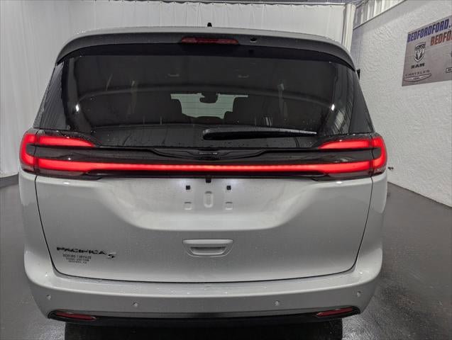 New 2026 Chrysler Pacifica Select w/ S Appearance Package FWD image 37