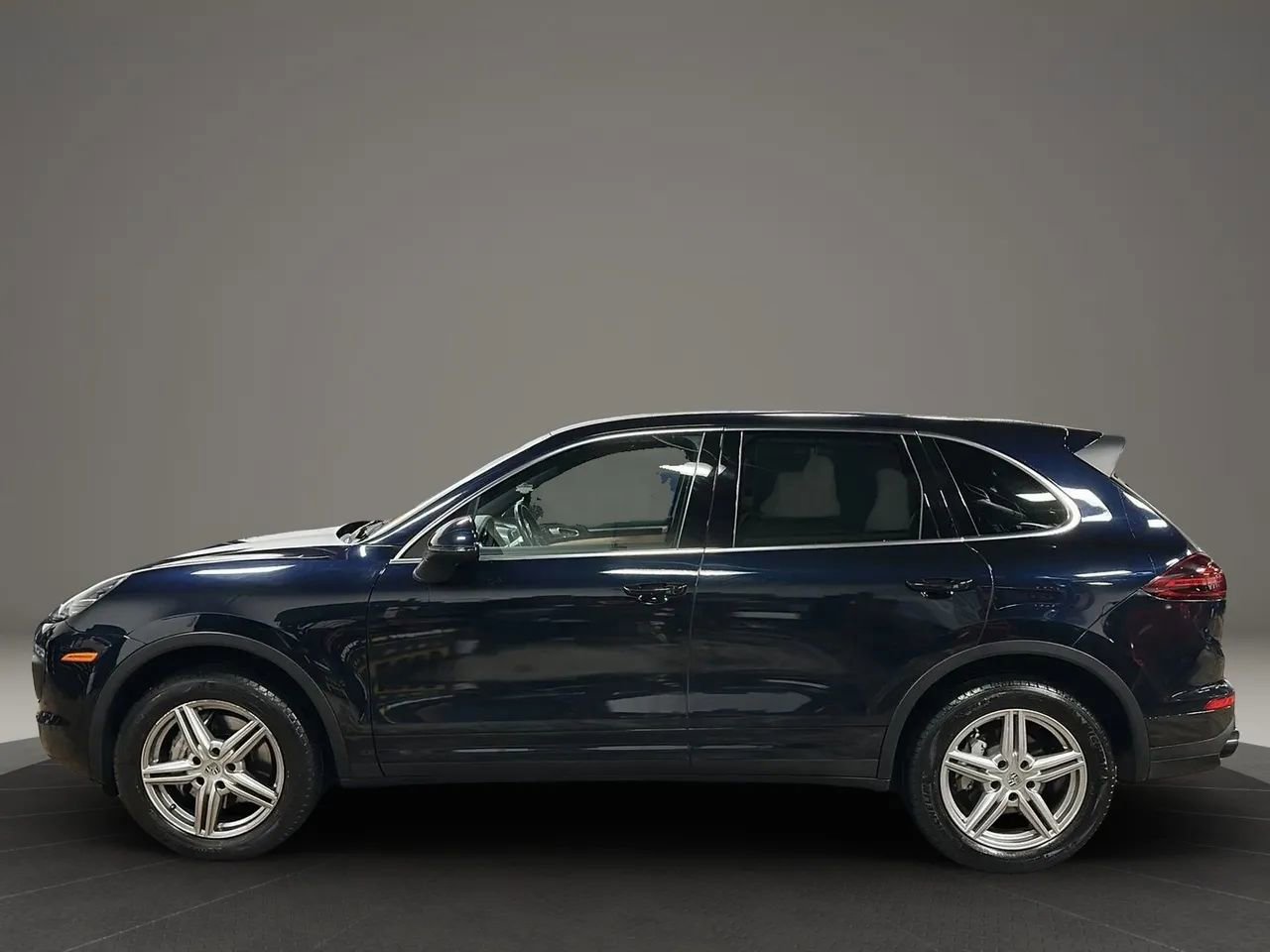 Used 2017 Porsche Cayenne S image 2