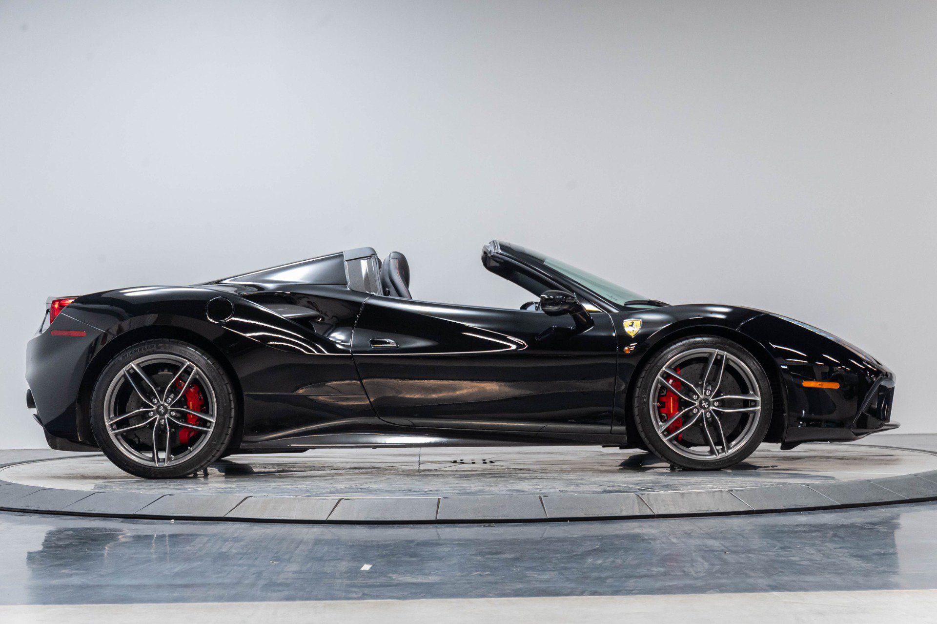Used 2016 Ferrari 488 Spider RWD image 21