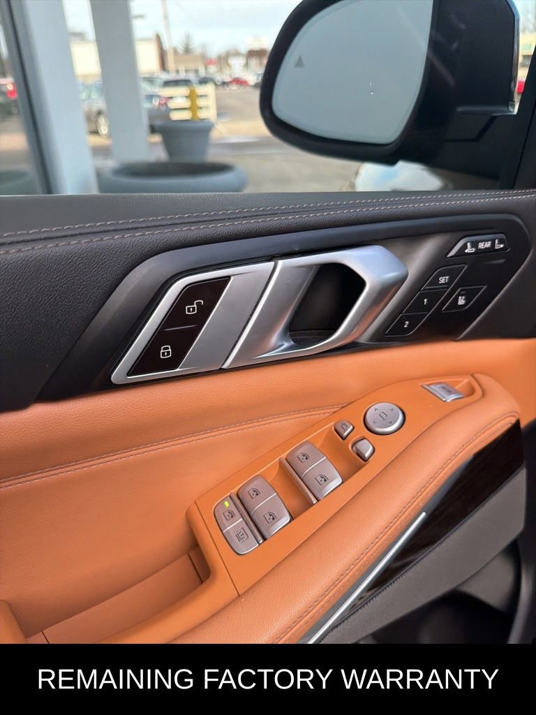 Used 2024 BMW X7 xDrive40i image 45