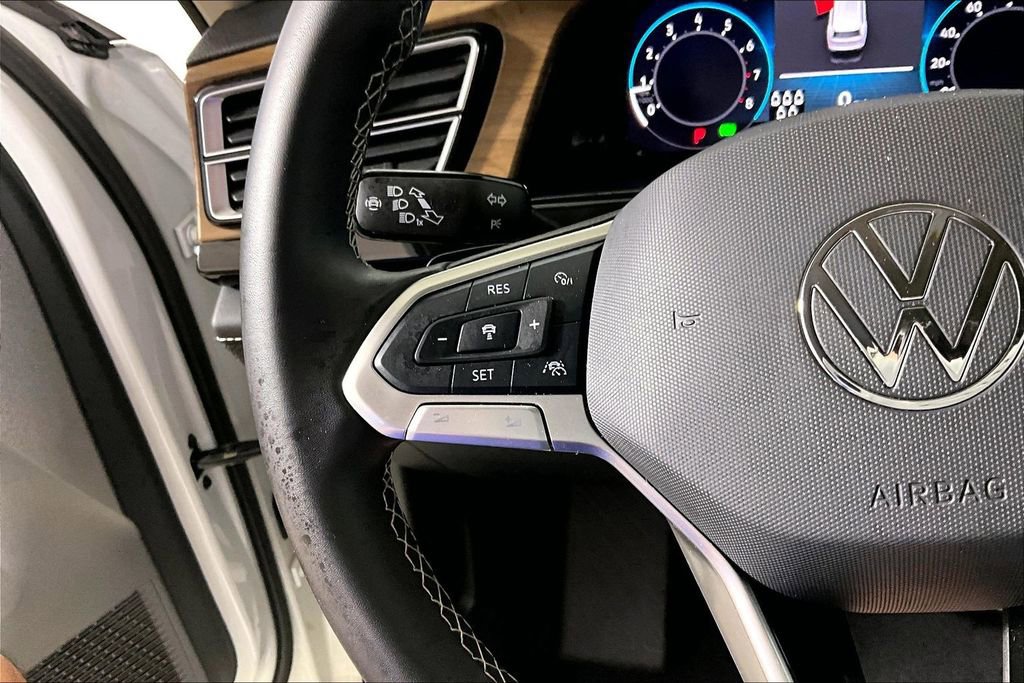 Used 2025 Volkswagen Atlas SE image 14