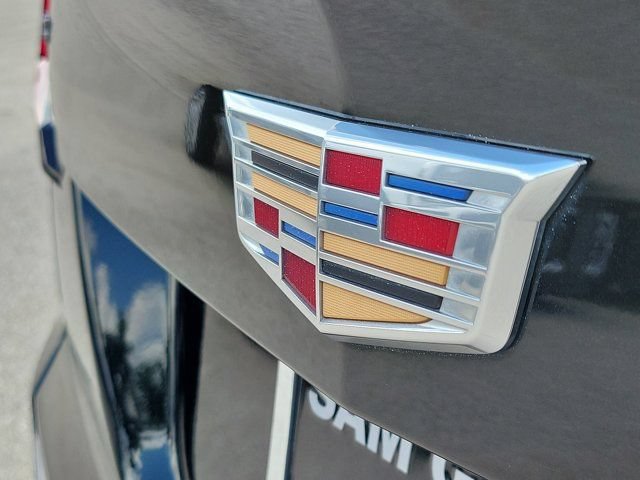 Used 2022 Cadillac XT4 Premium Luxury w/ Enhanced Visibility Package FWD image 8