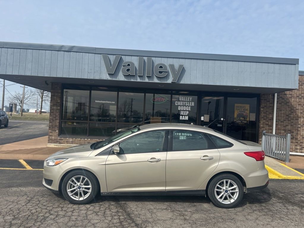Used 2017 Ford Focus SE FWD video 3