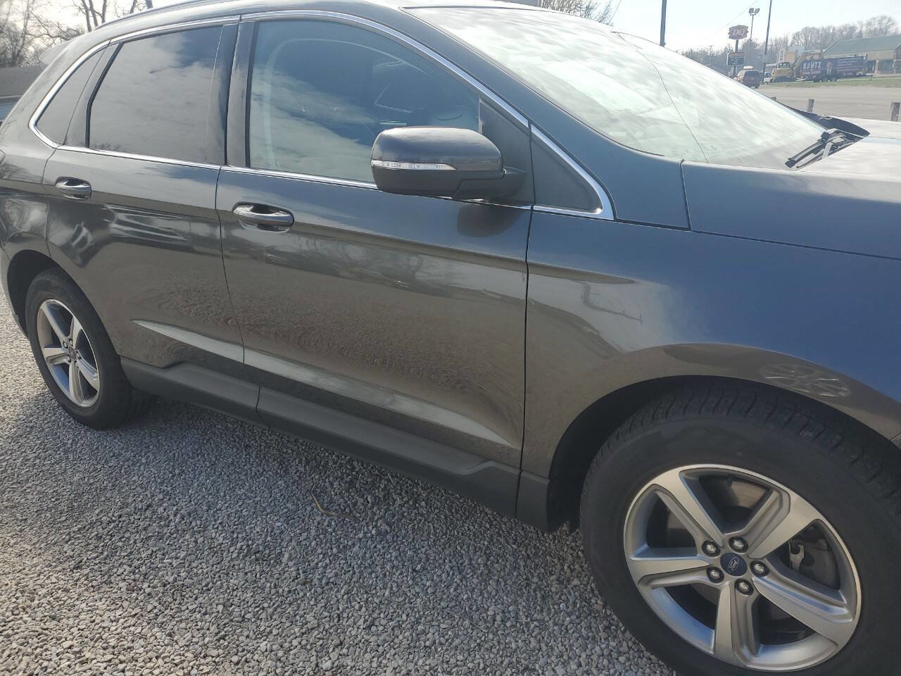 Used 2019 Ford Edge SEL w/ Equipment Group 201A image 3
