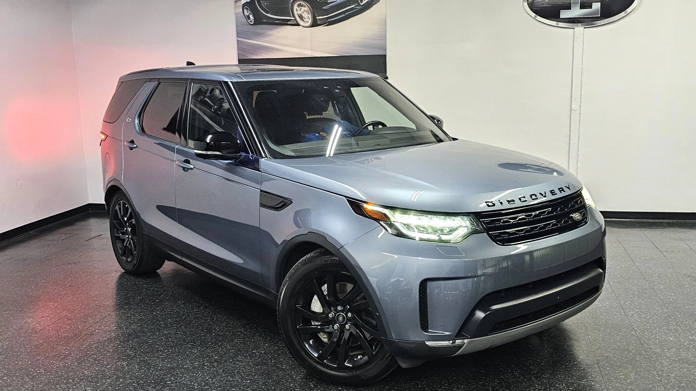 Used 2018 Land Rover Discovery HSE AWD/4WD image 2