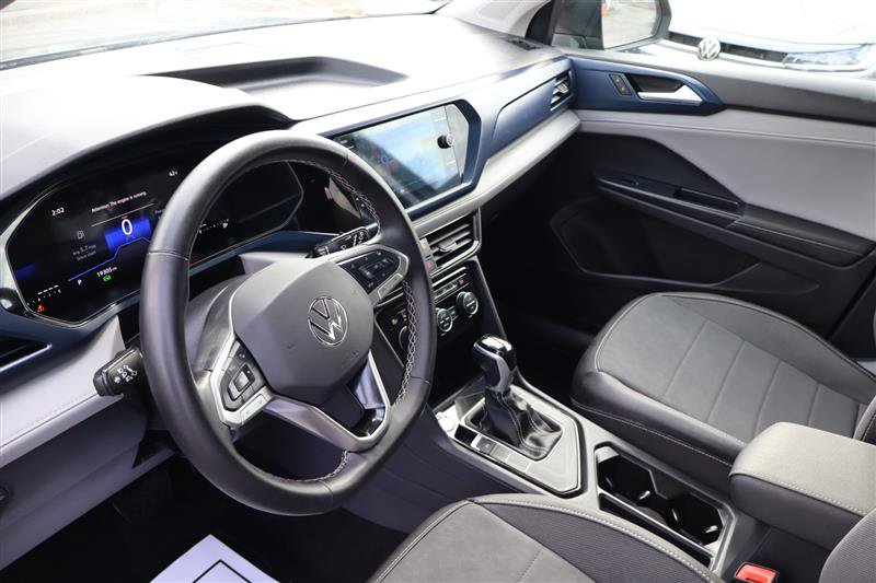 Used 2024 Volkswagen Taos SE image 17