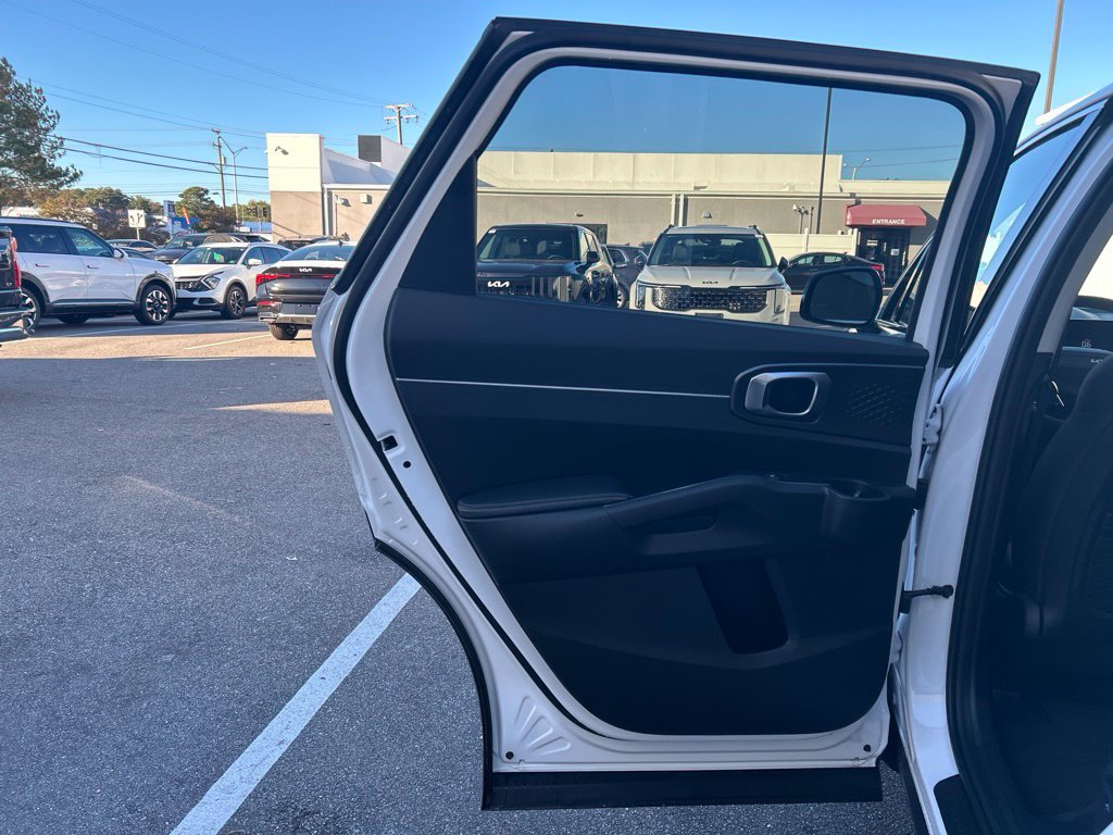 Certified 2026 Kia Sorento LX FWD image 16