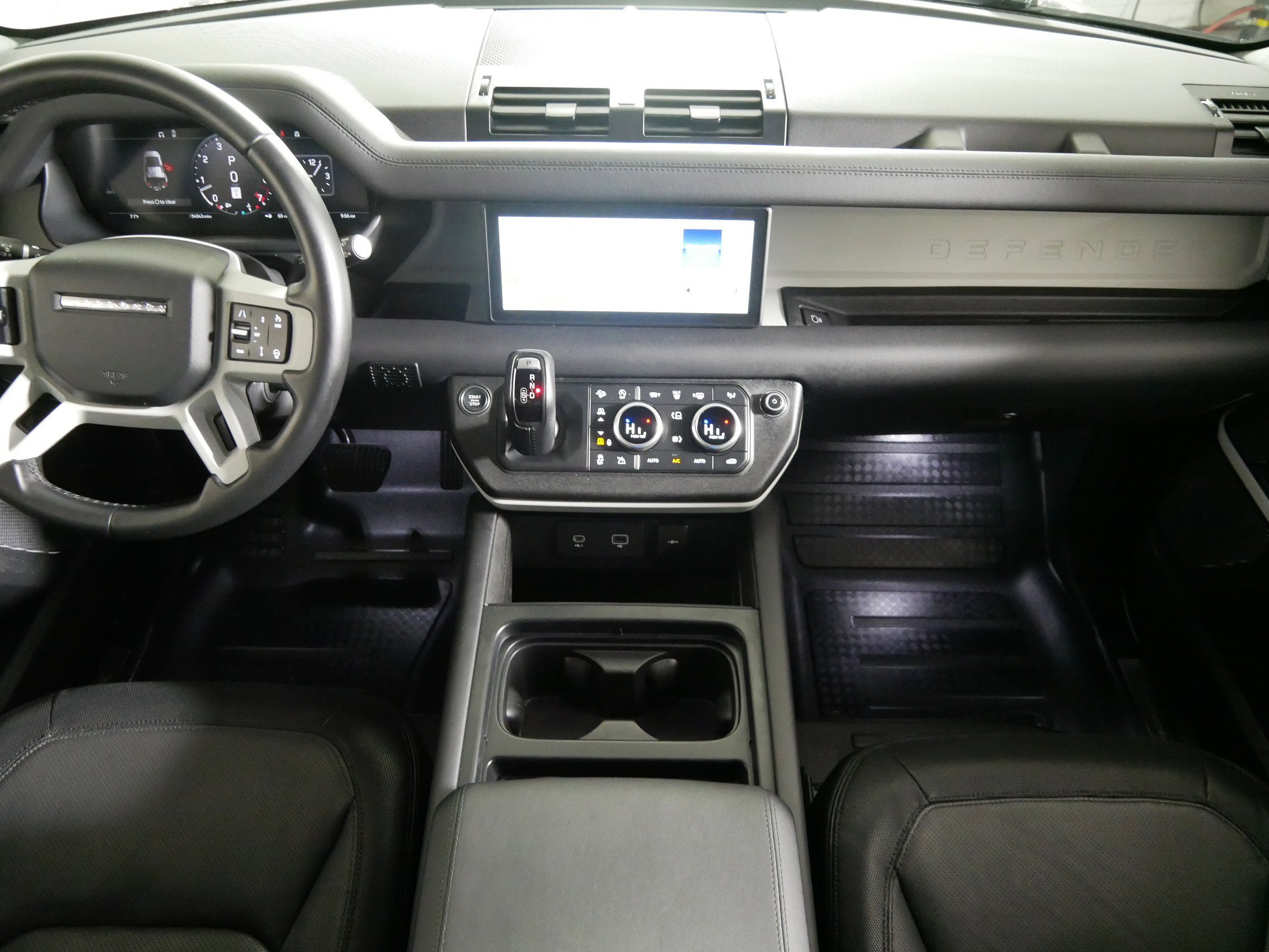 Used 2024 Land Rover Defender 110 X-Dynamic SE AWD/4WD image 10