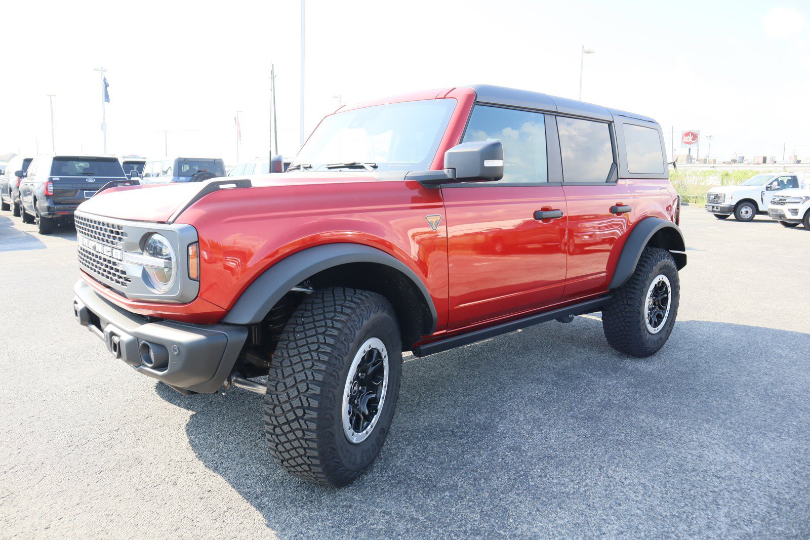 New 2023 Ford Bronco Badlands w/ Sasquatch Package AWD/4WD image 3