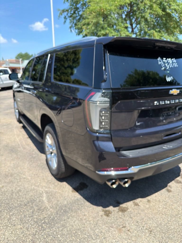 Used 2025 Chevrolet Suburban Premier AWD/4WD image 18