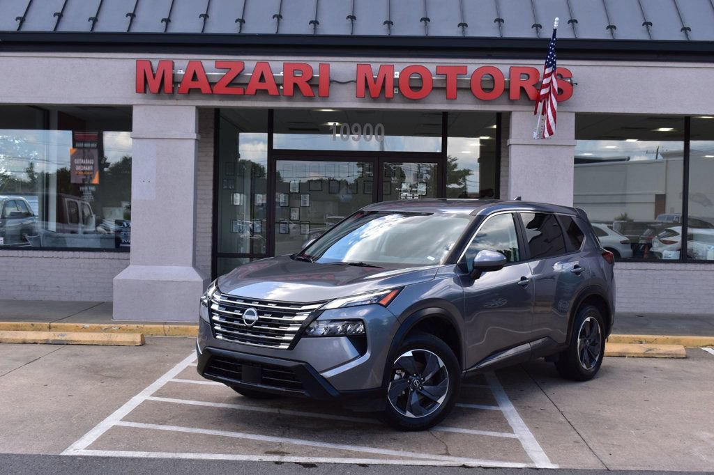 Used 2025 Nissan Rogue SV FWD image 2