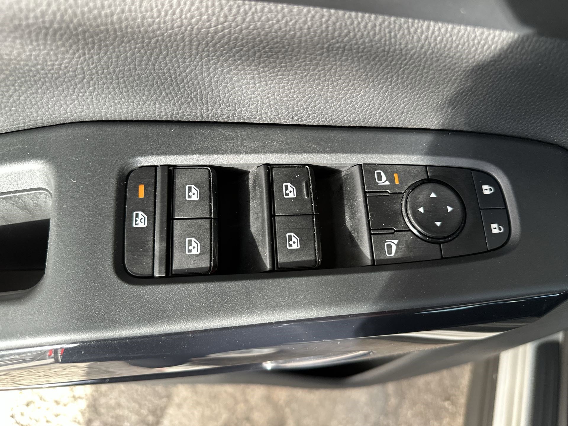 Used 2024 Nissan Pathfinder S w/ Cargo Package image 15