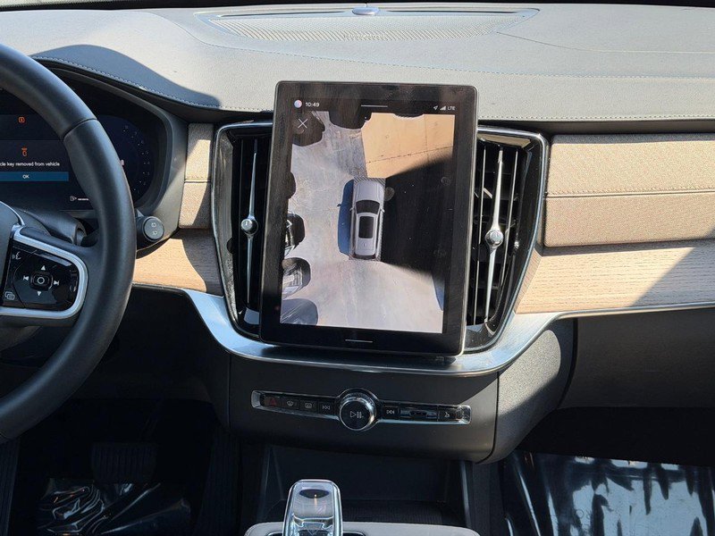 Certified 2025 Volvo XC90 B6 Plus AWD/4WD image 14