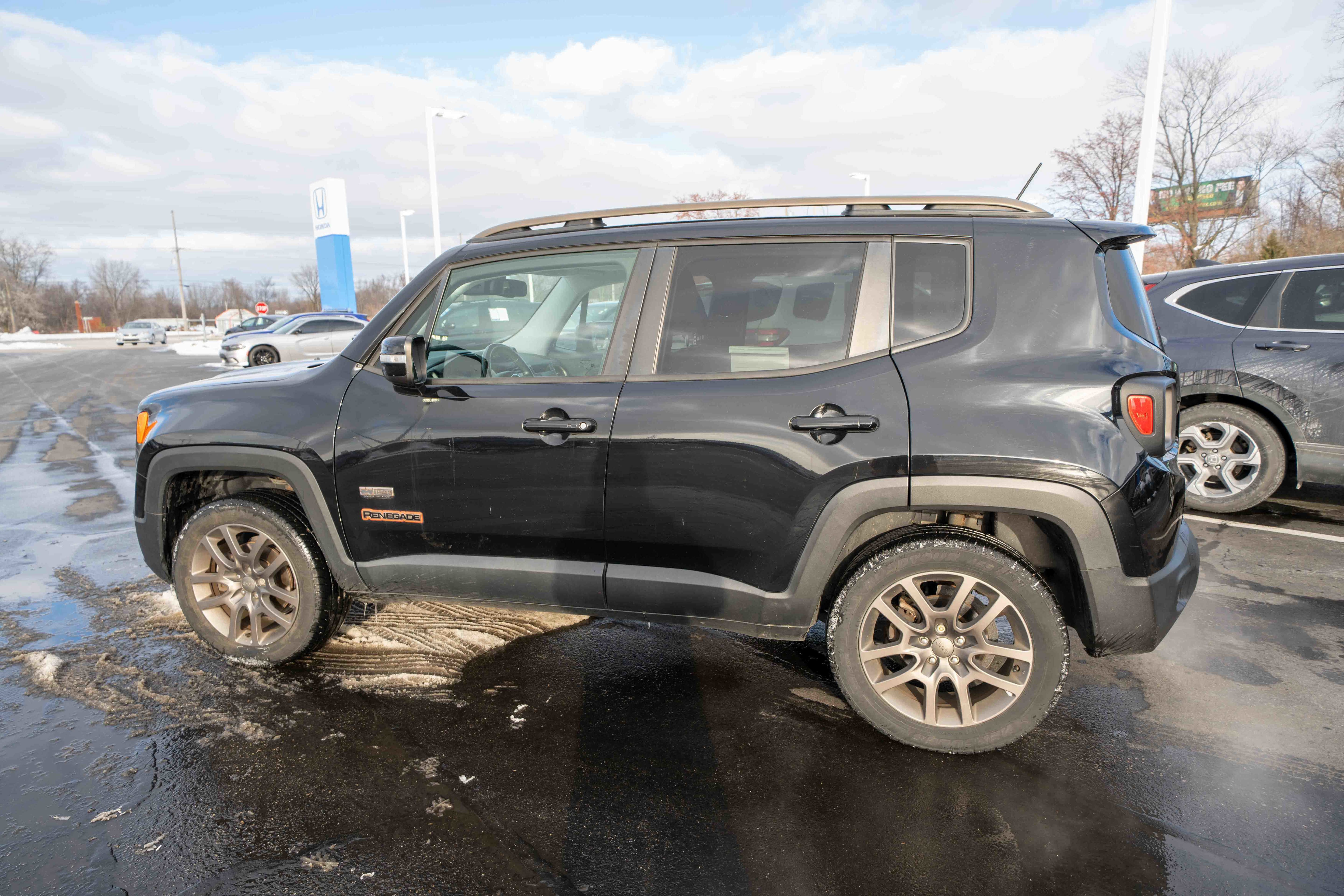 Used 2016 Jeep Renegade 75th Anniversary image 3