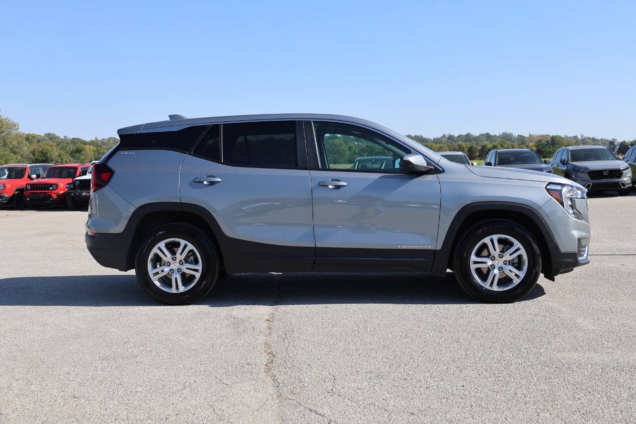 Used 2024 GMC Terrain SLE AWD/4WD image 7