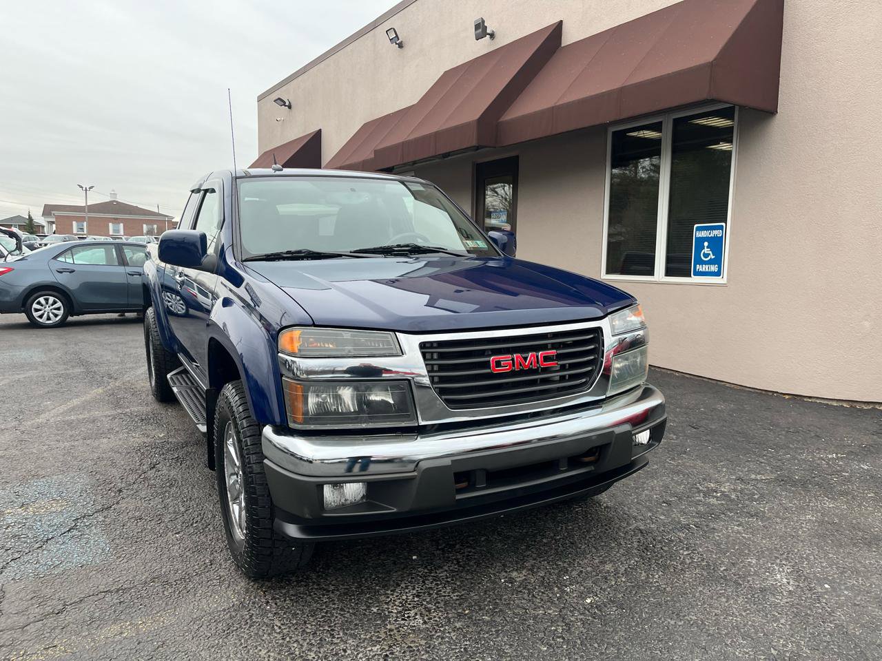 Used 2010 GMC Canyon SLE image 2