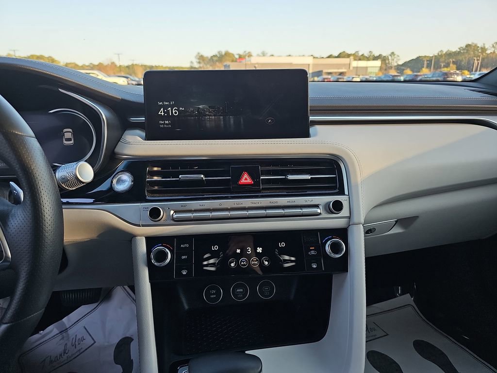Used 2025 Genesis G70 2.5T image 25