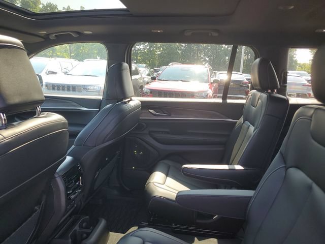 New 2026 Jeep Grand Cherokee L Limited w/ Limited Altitude Package AWD/4WD image 10