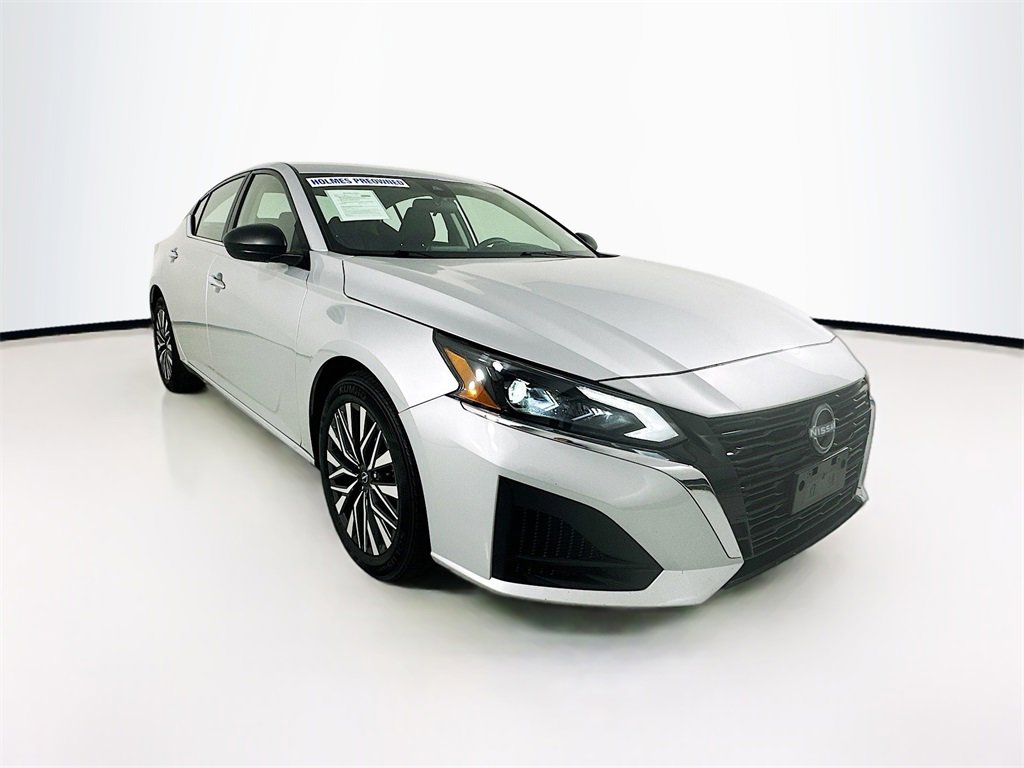 Used 2024 Nissan Altima 2.5 SV image 3