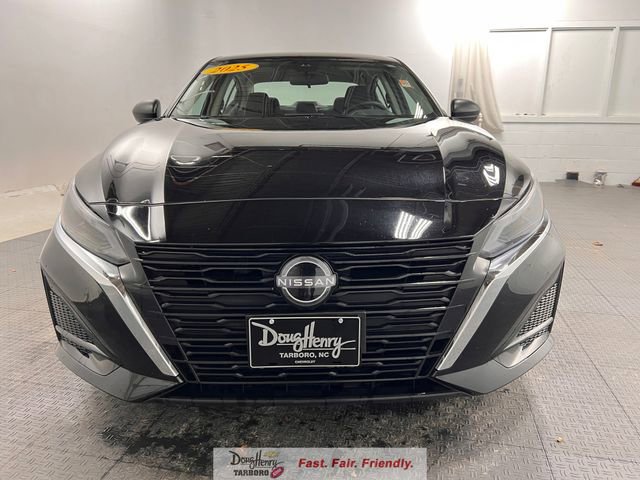 Used 2025 Nissan Altima 2.5 SV FWD image 2