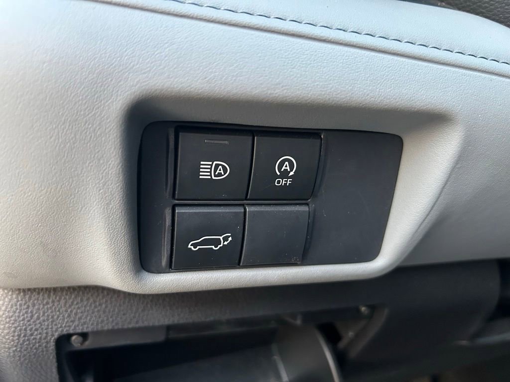 Used 2023 Toyota Highlander LE FWD image 20