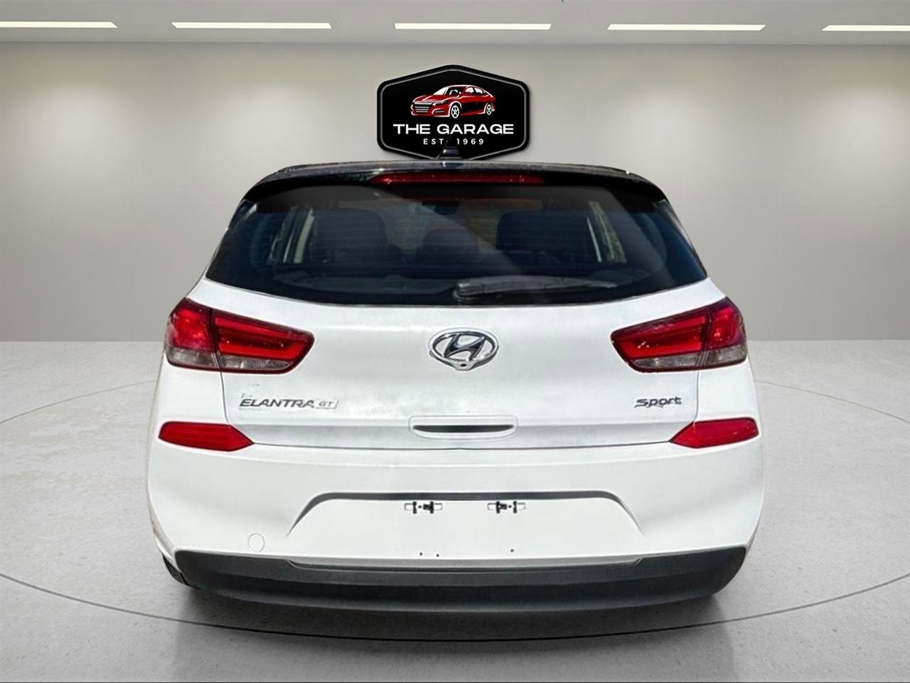 Used 2020 Hyundai Elantra GT w/ Style Package 02 FWD image 4