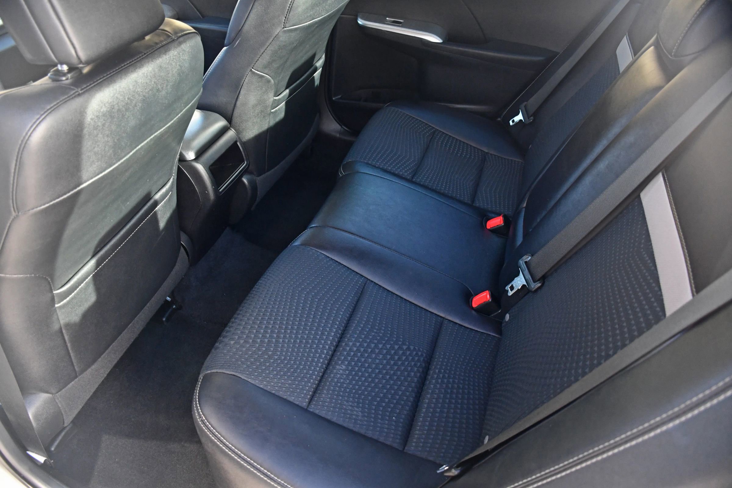 Used 2013 Toyota Camry SE FWD image 19
